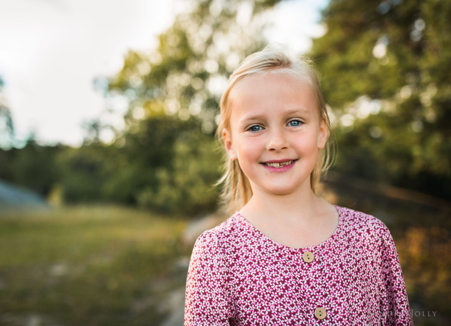 portrait-of-beautiful-young-girl-by-stockholm-family-photographer-sandra-jolly.jpg