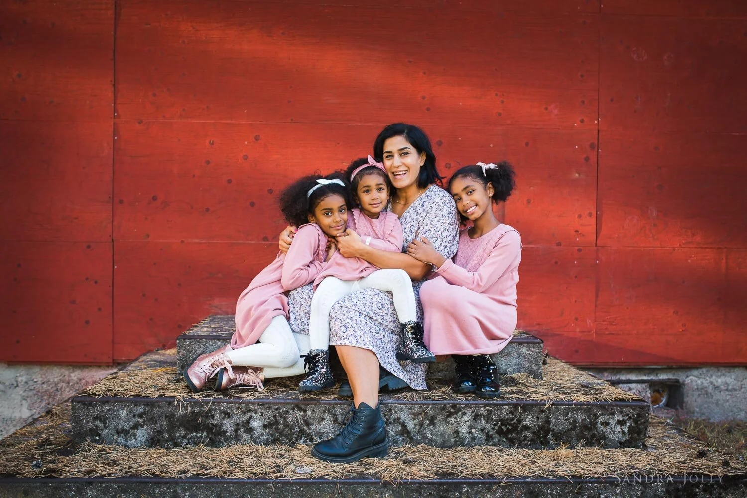 mom-and-kids-by-familjefotograf-sandra-jolly-photography.jpg