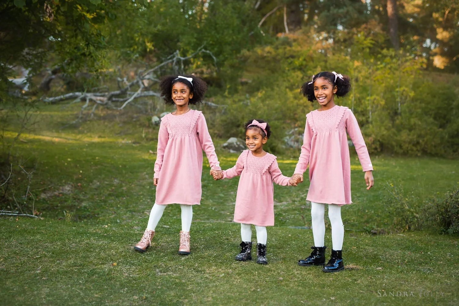 three-beautiful-sisters-by-stockholmfotograf-sandra-jolly-photography.jpg