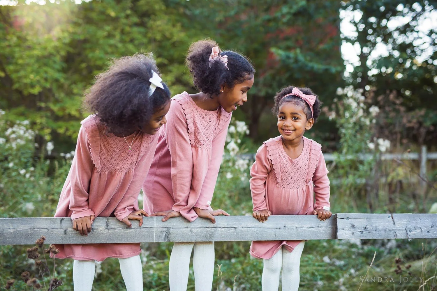 three-sweet-sisters-by-stockholm-family-photographer-sandra-jolly-photography.jpg