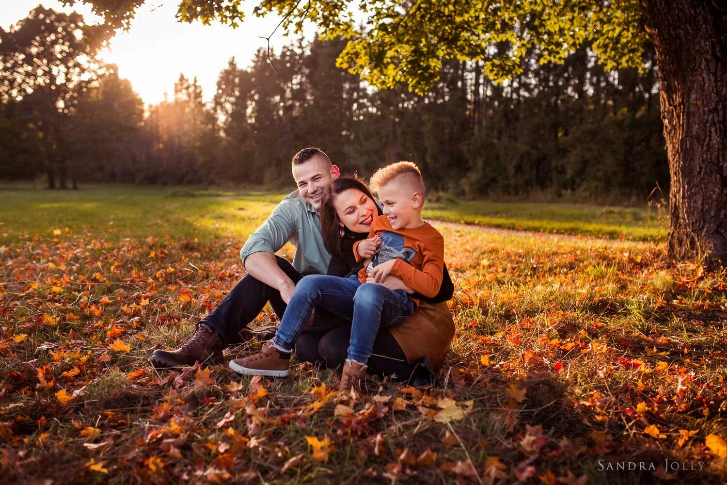 autumn-family-session-fun-little-boy-at-ulriksdal-photo-session-by-sandra-jolly-photography.jpg