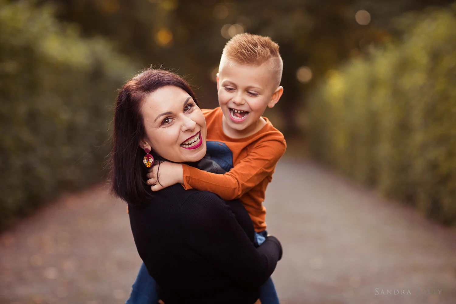 mom-and-son-fun-photo-session-in-stockholm-by-sandra-jolly-photography.jpg