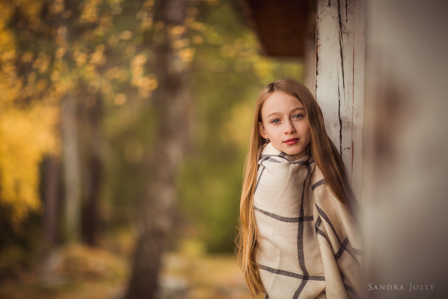 autumn-portrait-of-young-girl-by-family-photographer-sandra-jolly-photography.jpg