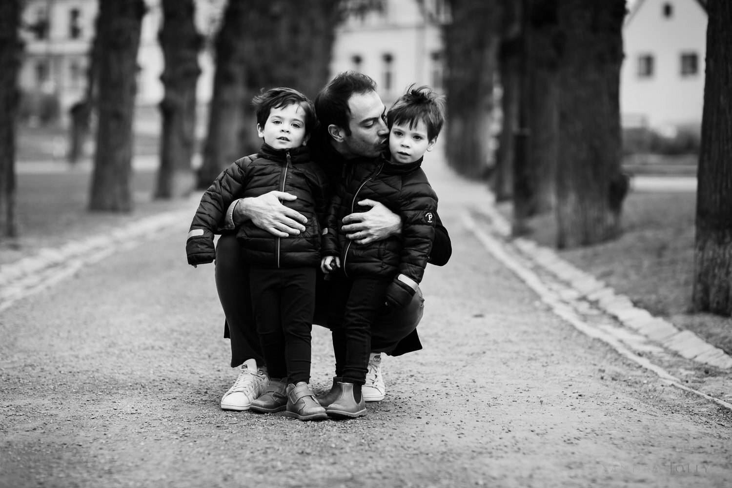 dad-and-twin-by-stockholm-photographer-sandra-jolly.jpg