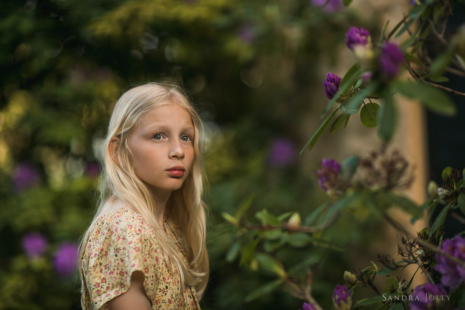 girl-in-garden-by-stockholm-portrait-photographer-sandra-jolly.jpg