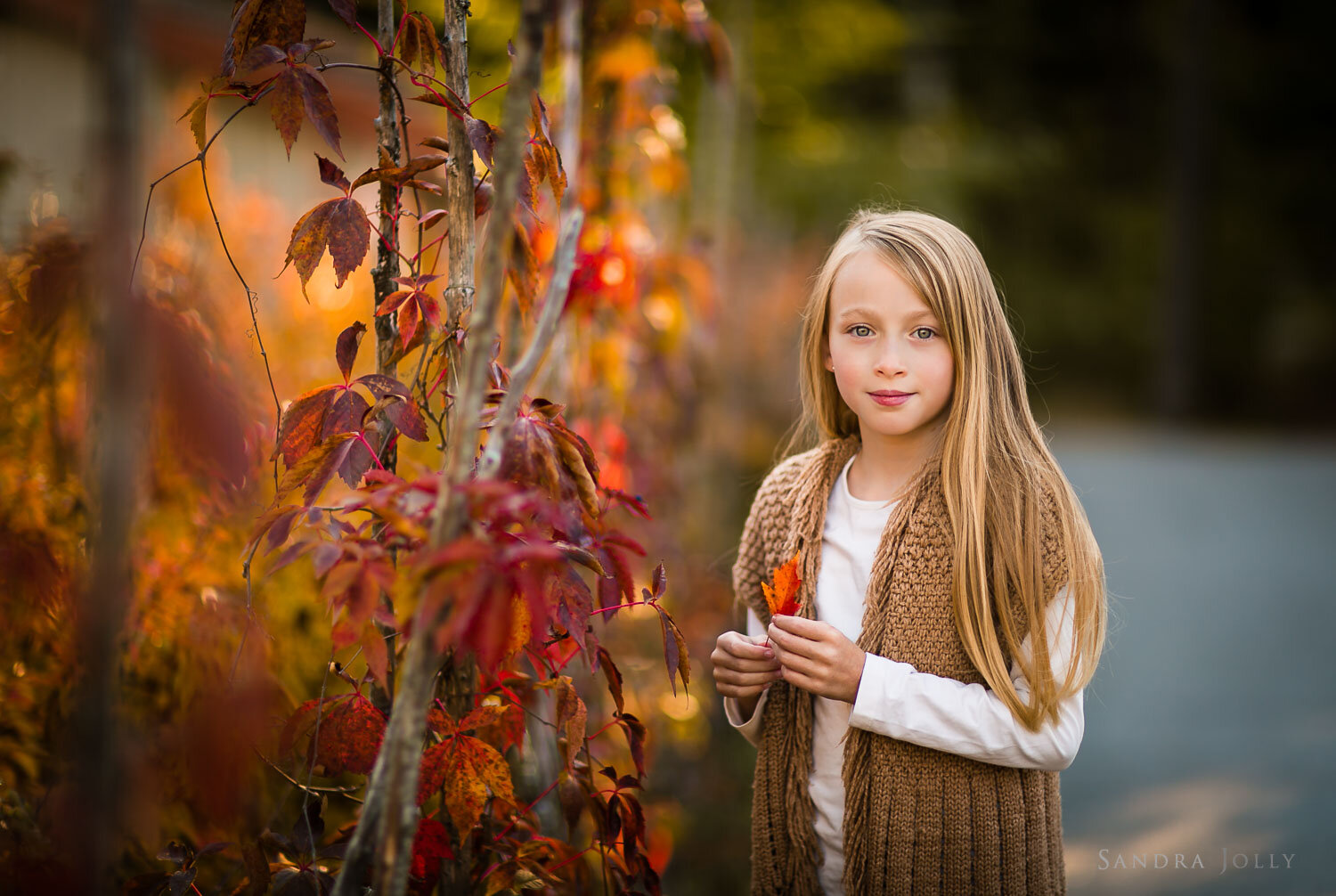 colourful-autumn-portrait-of-girl-by-stockholm-photographer-sandra-jolly-photography.jpg