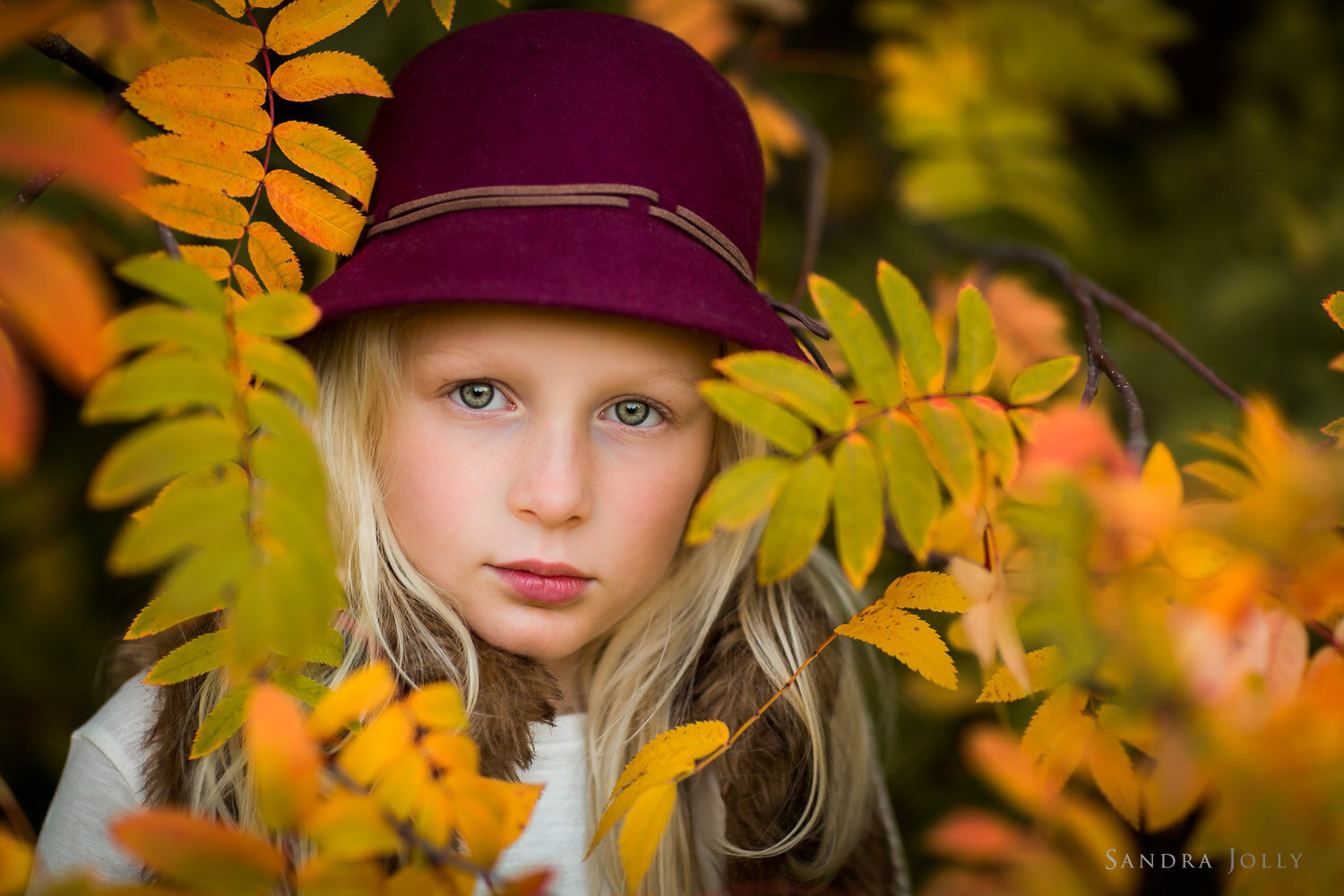 colourful-autumn-portrait-of-young-girl-by-stockholm-photographer-sandra-jolly-photography.jpg