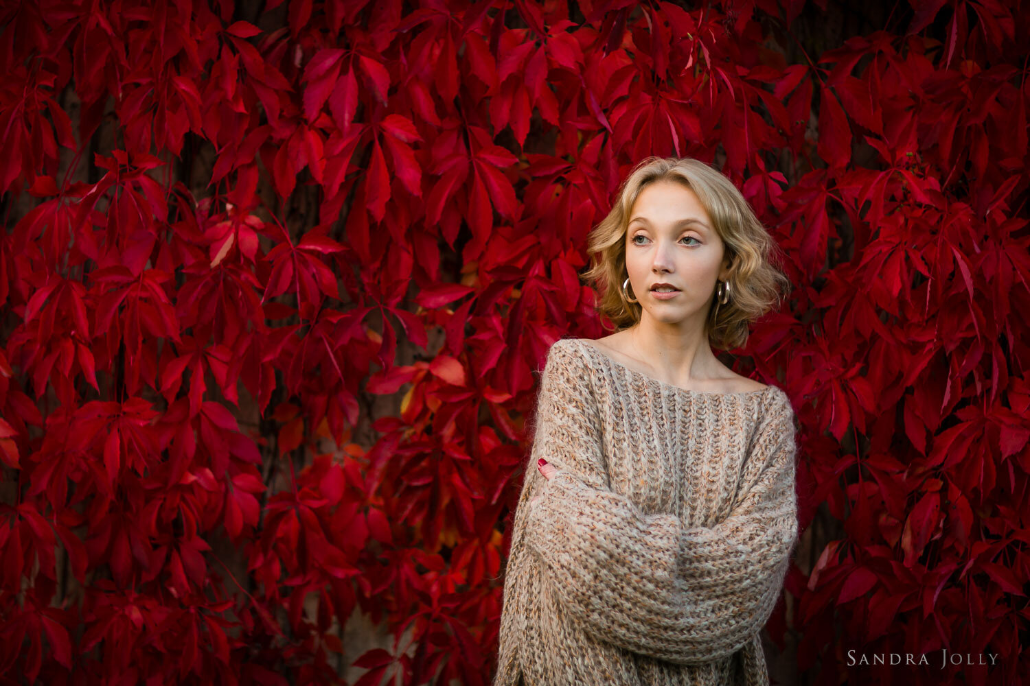 red-autumn-leaves-and-teenage-girl-by-stockholm-portrait-photographer-sandra-jolly-photography.jpg