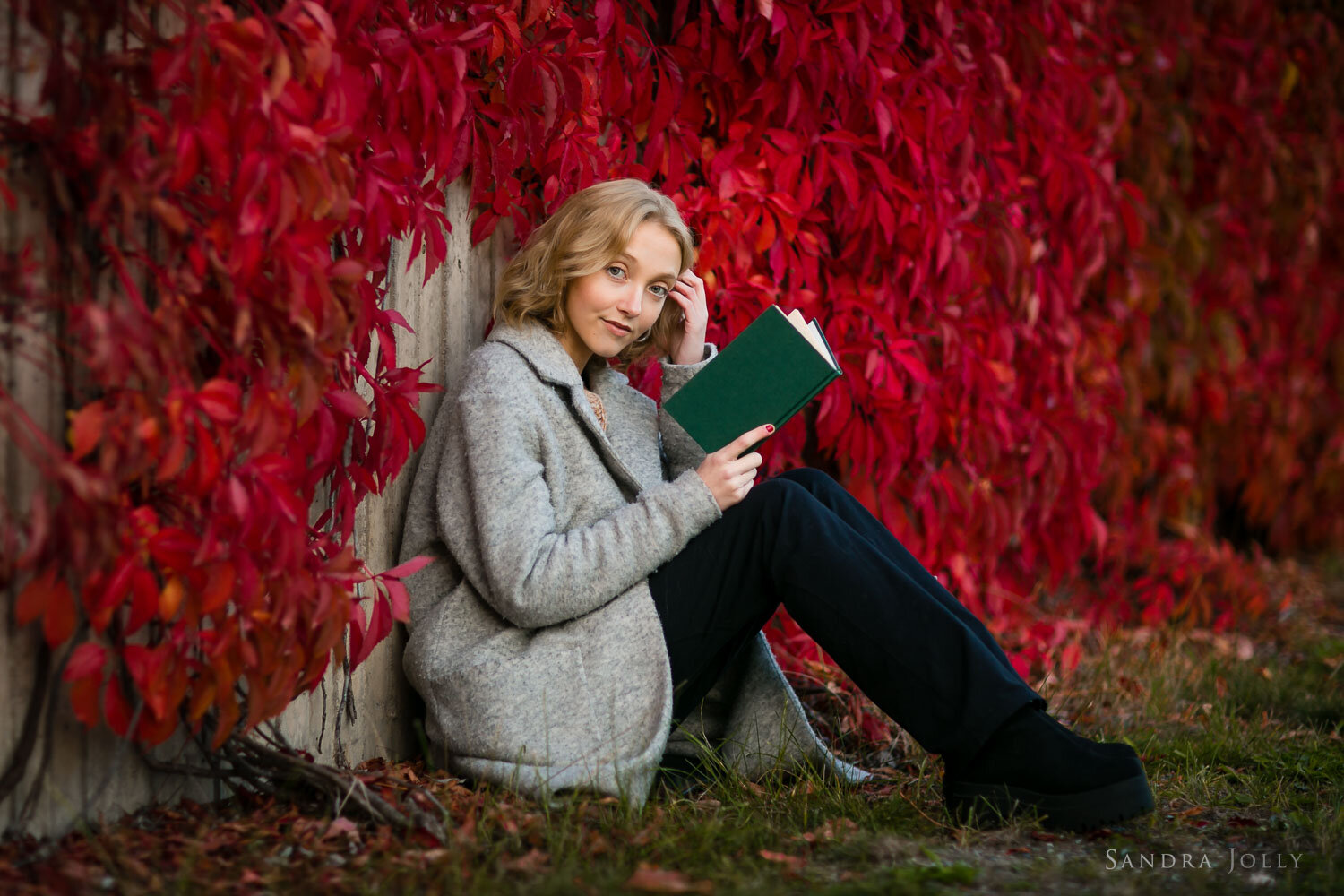 teenage-girl-reading-against-red-leavess-by-stockholm-photographer-sandra-jolly-photography.jpg