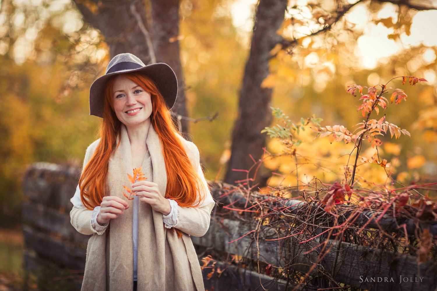 autumn-portrait-of-redhead-sandra-jolly-photography.jpg