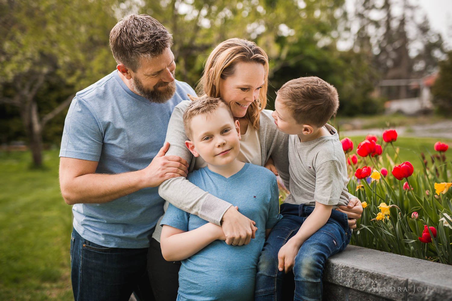 happy-at-home-session-in-garden-by-sandra-jolly-photography.jpg