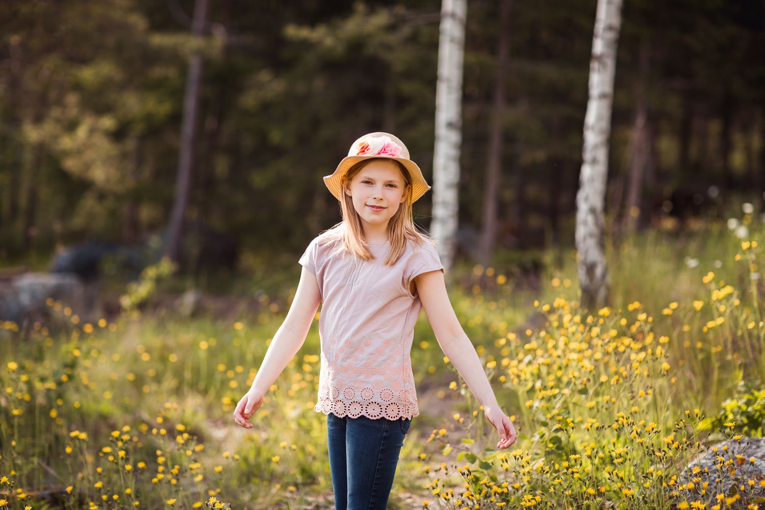 girl-in-straw-hat-in-sigtuna-garden-by-sandra-jolly-photography.jpg