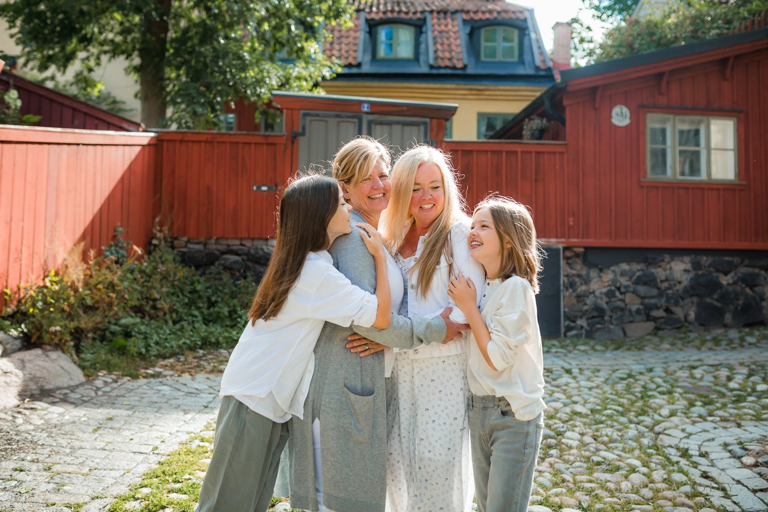 two-mom-photo-session-in-Stockholm.jpg