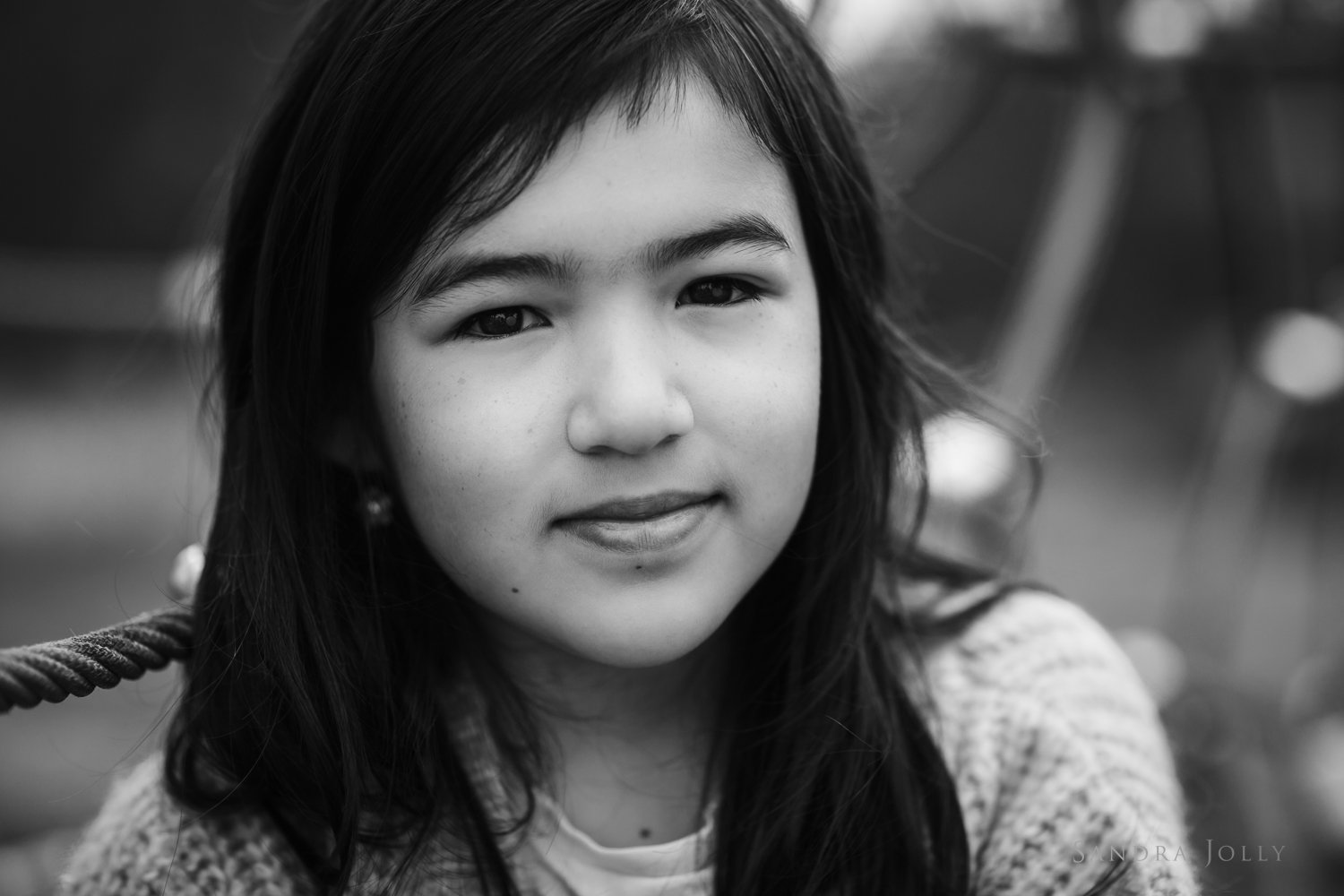 beautiful-portrait-of-chinese-girl-by-stockholm-family-photographer.jpg