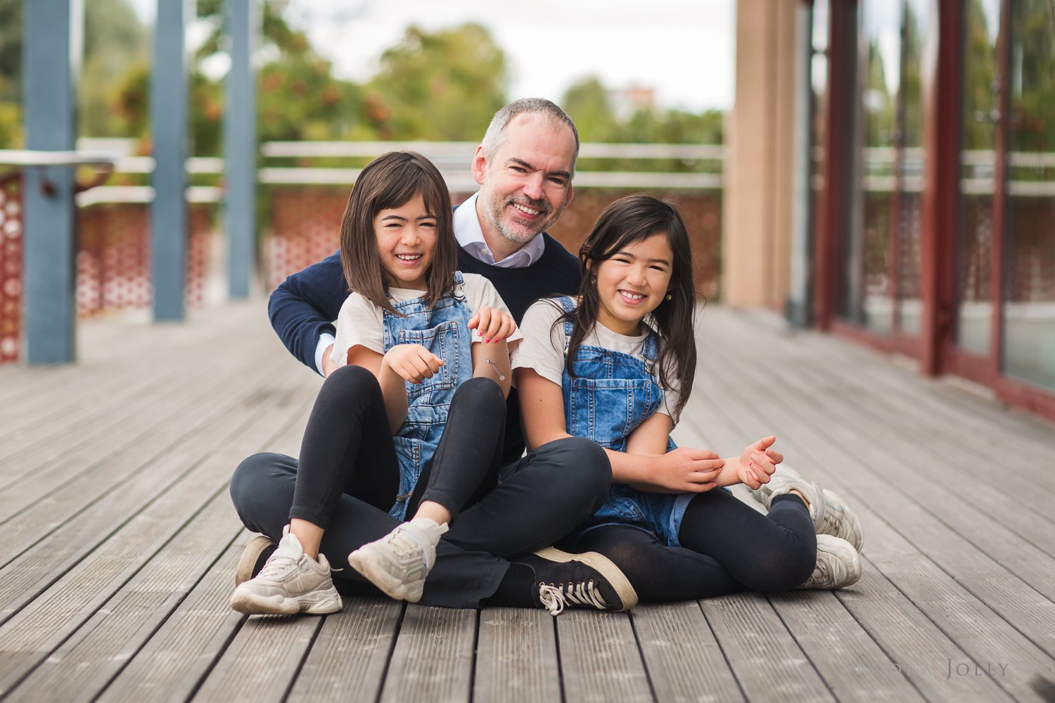 father-and-two-daughters-photo-session.jpg