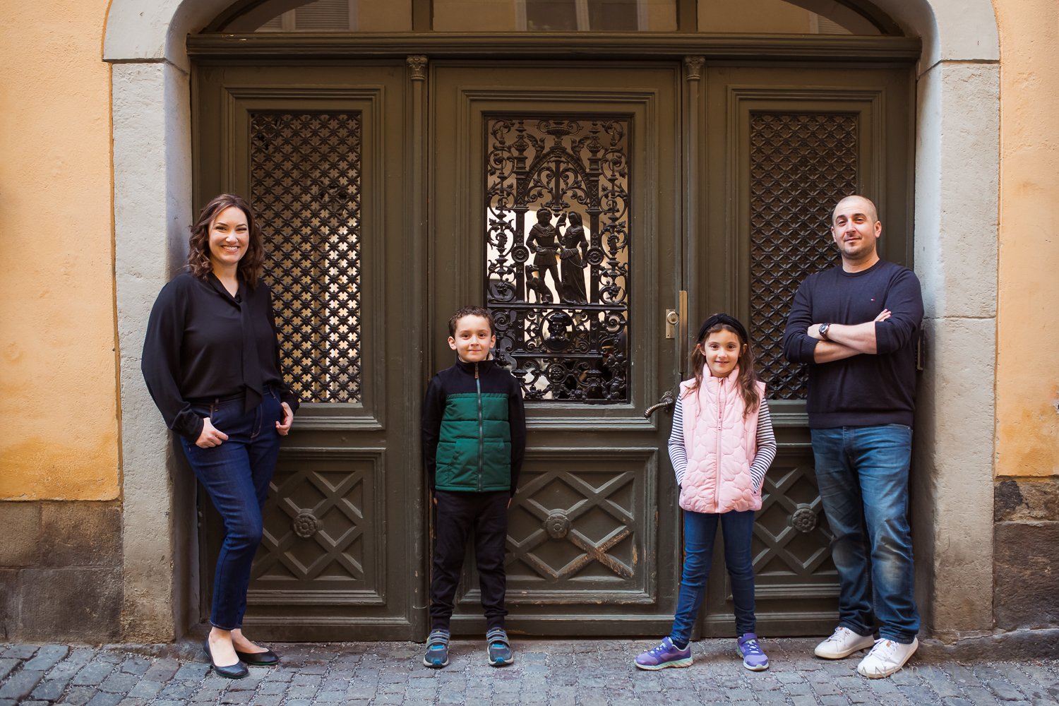 gamla-stan-family-photo-session-by-stockholm-photographer.jpg