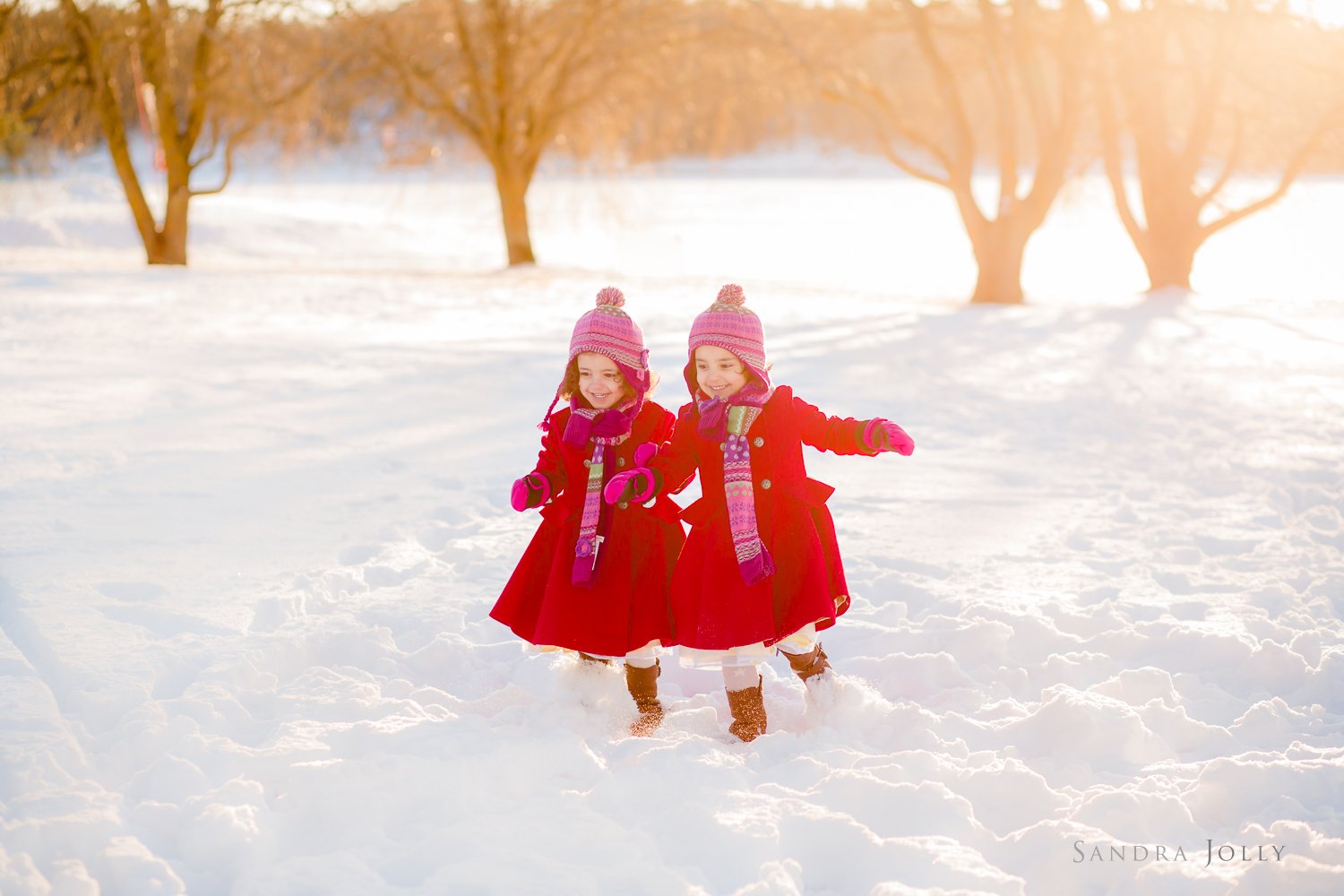 arab-girls-playing-in-snow.jpg