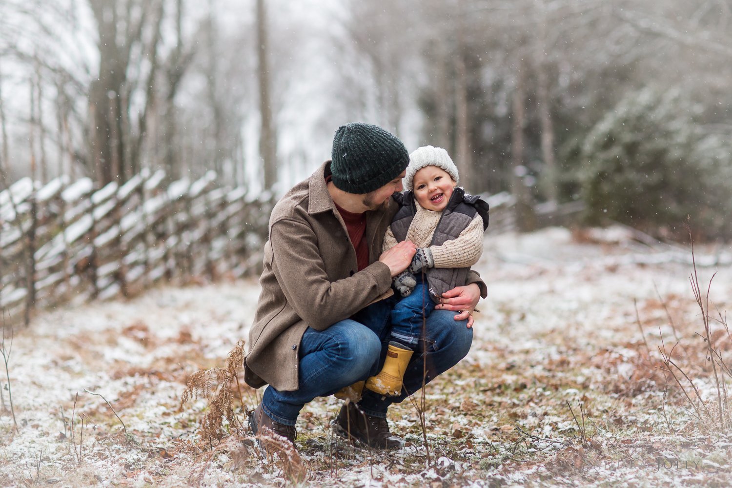 father-and-son-winter-photo-session-by-porträttfotograf-stockholm-sandra-jolly.jpg