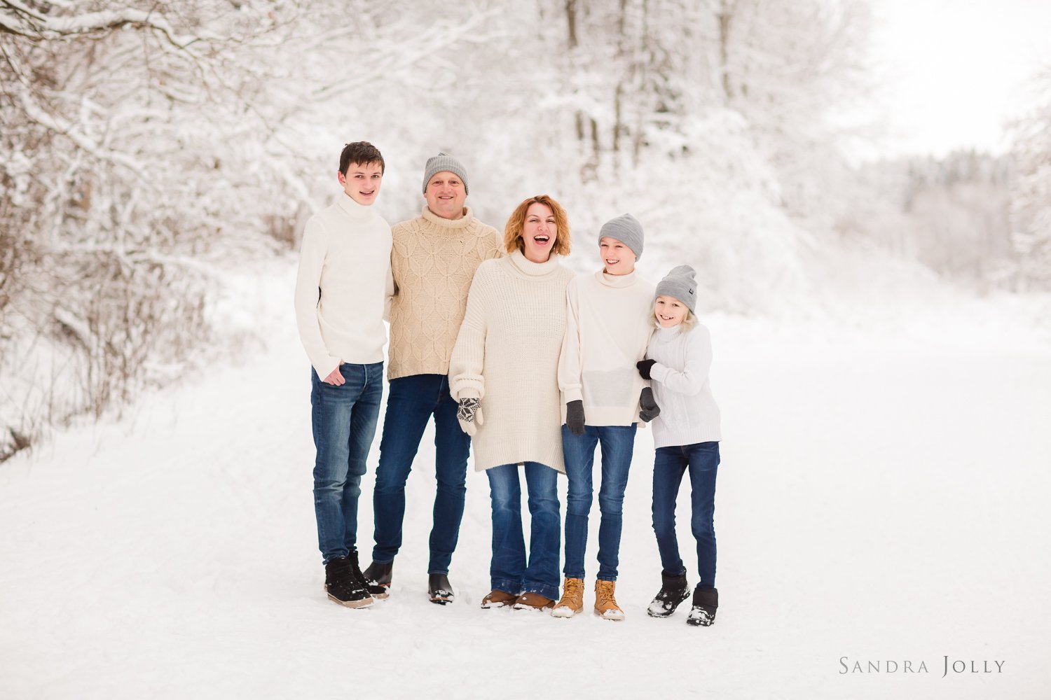 happy-family-snow-photo-session-by-sandra-jolly-photography.jpg