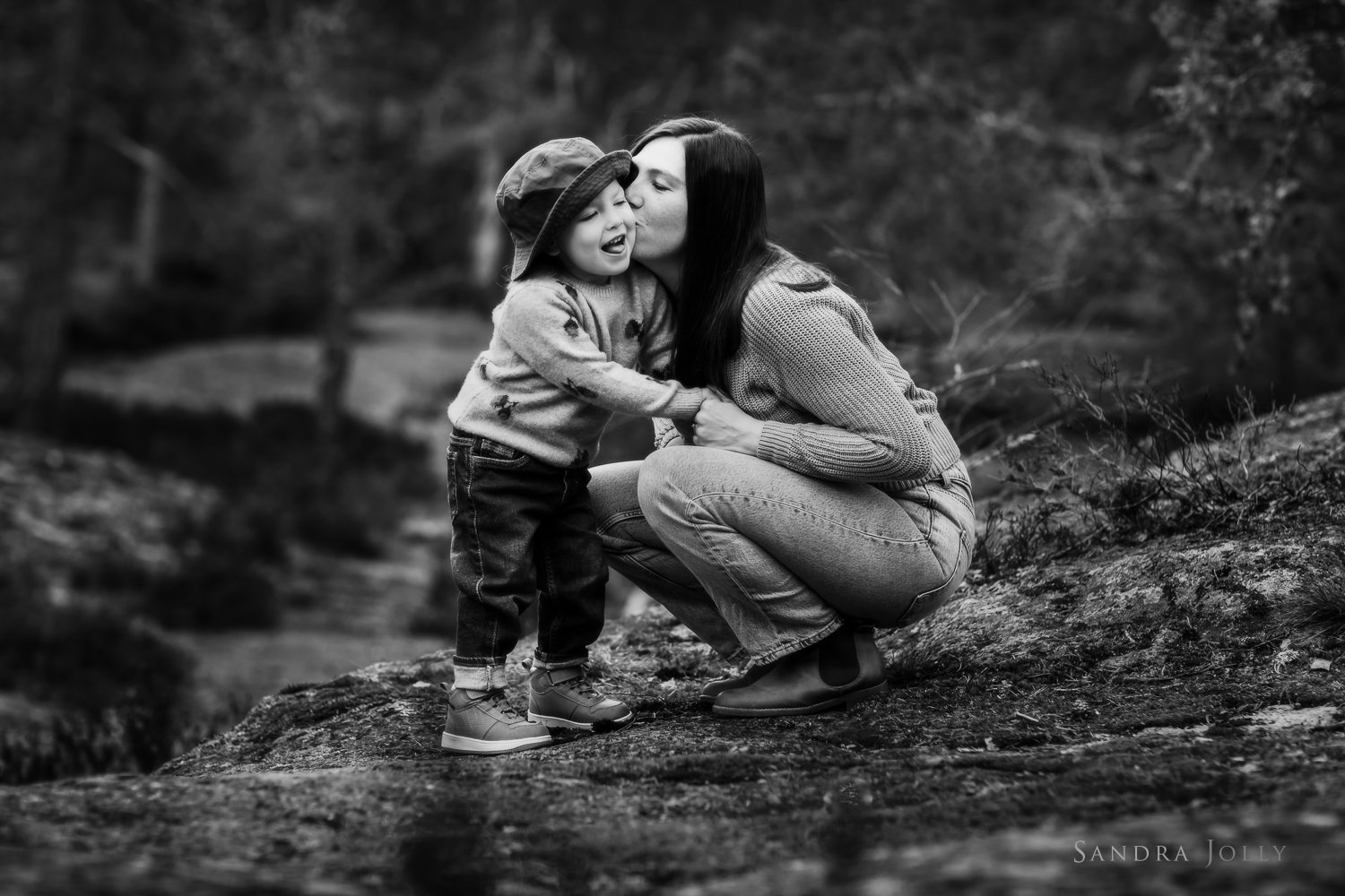 mother-and-young-son-photo-session-in-stockholm.jpg