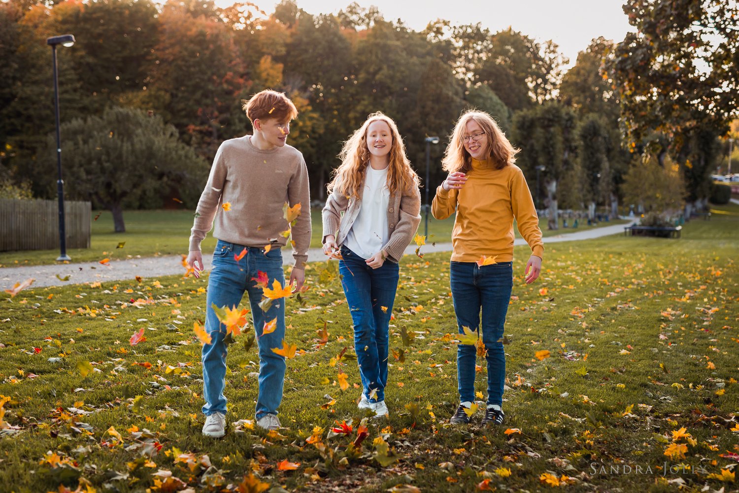 autumn-family-photo-session-in-stockholm.jpg