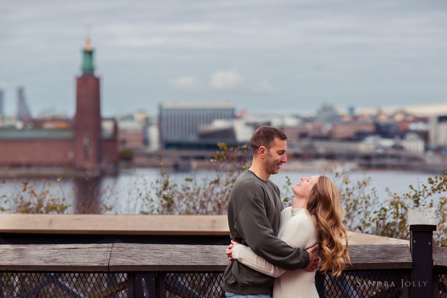 outdoor-couple-photo-session-stockholm-porträttfotograf.jpg