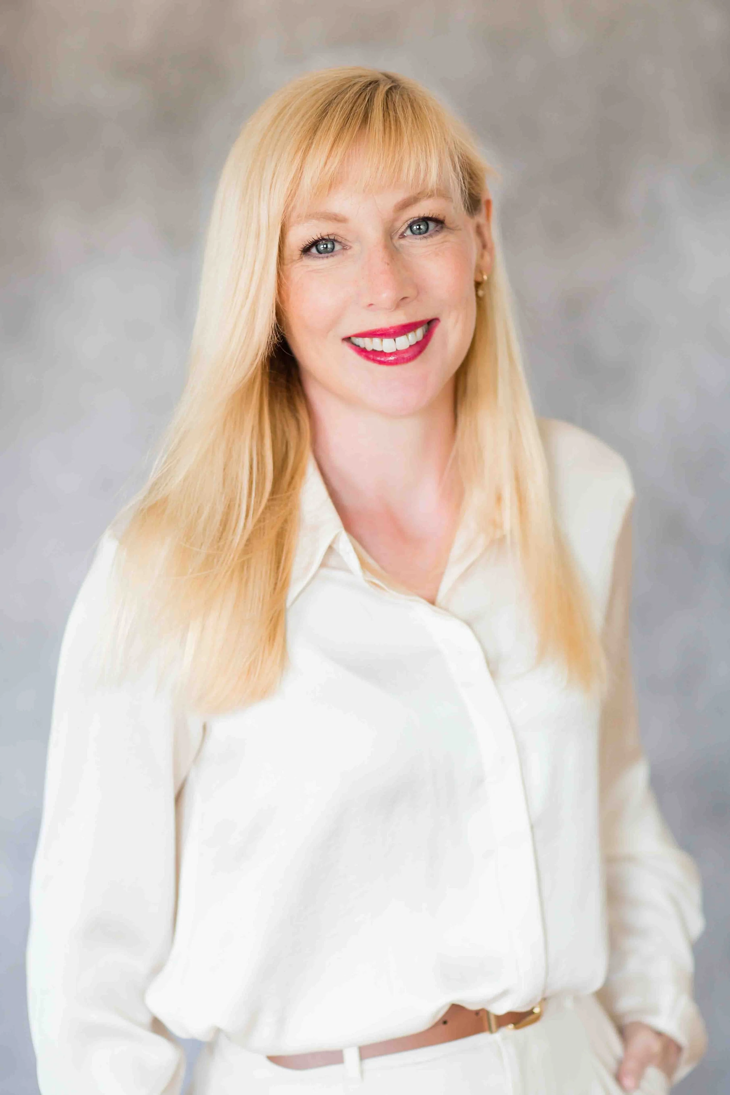 a blonde female portrait and event photographer in stockholm