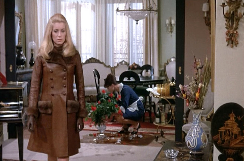 Catherine-Deneuve_Belle-de-Jour_leather-coat-apartment-mid.bmp.jpg