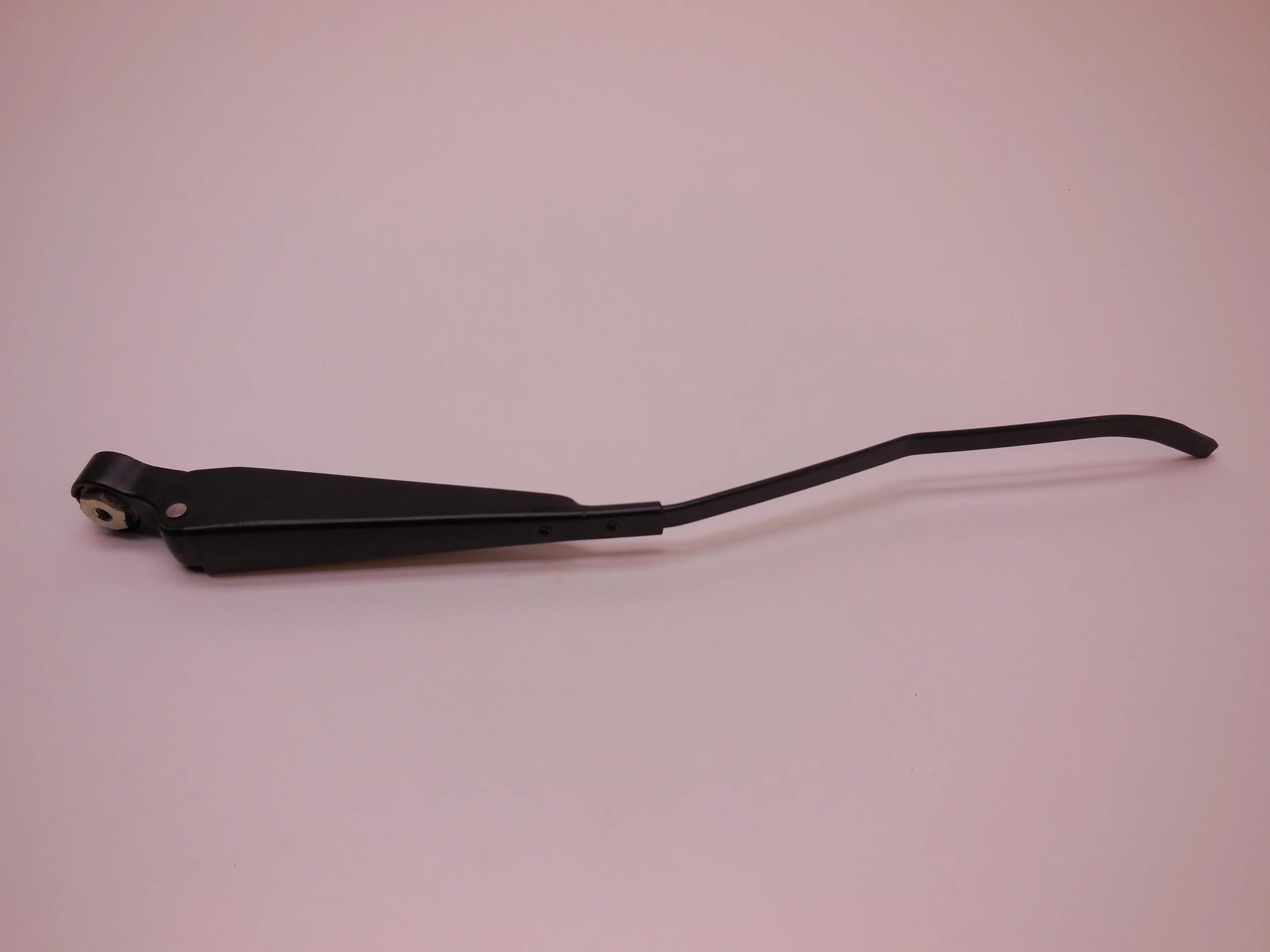 Wiper Arm left and right Häggo Nr: 353 6574-801 (left) Häggo Nr: 353 6574-802 (right) price: 500 sek (each)