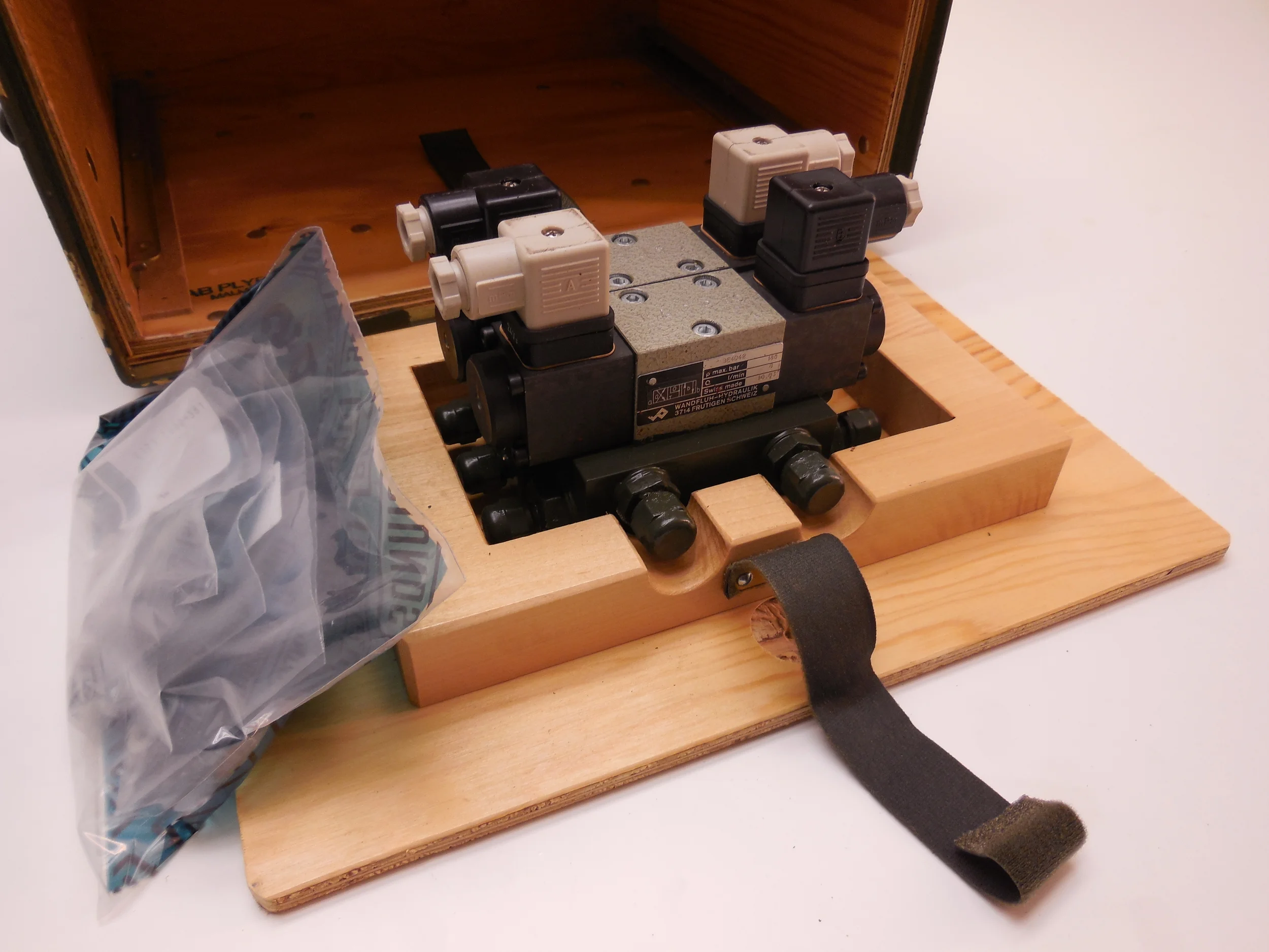 Hydraulic valve Häggo Nr: 253 6181-802 price: 3400 sek