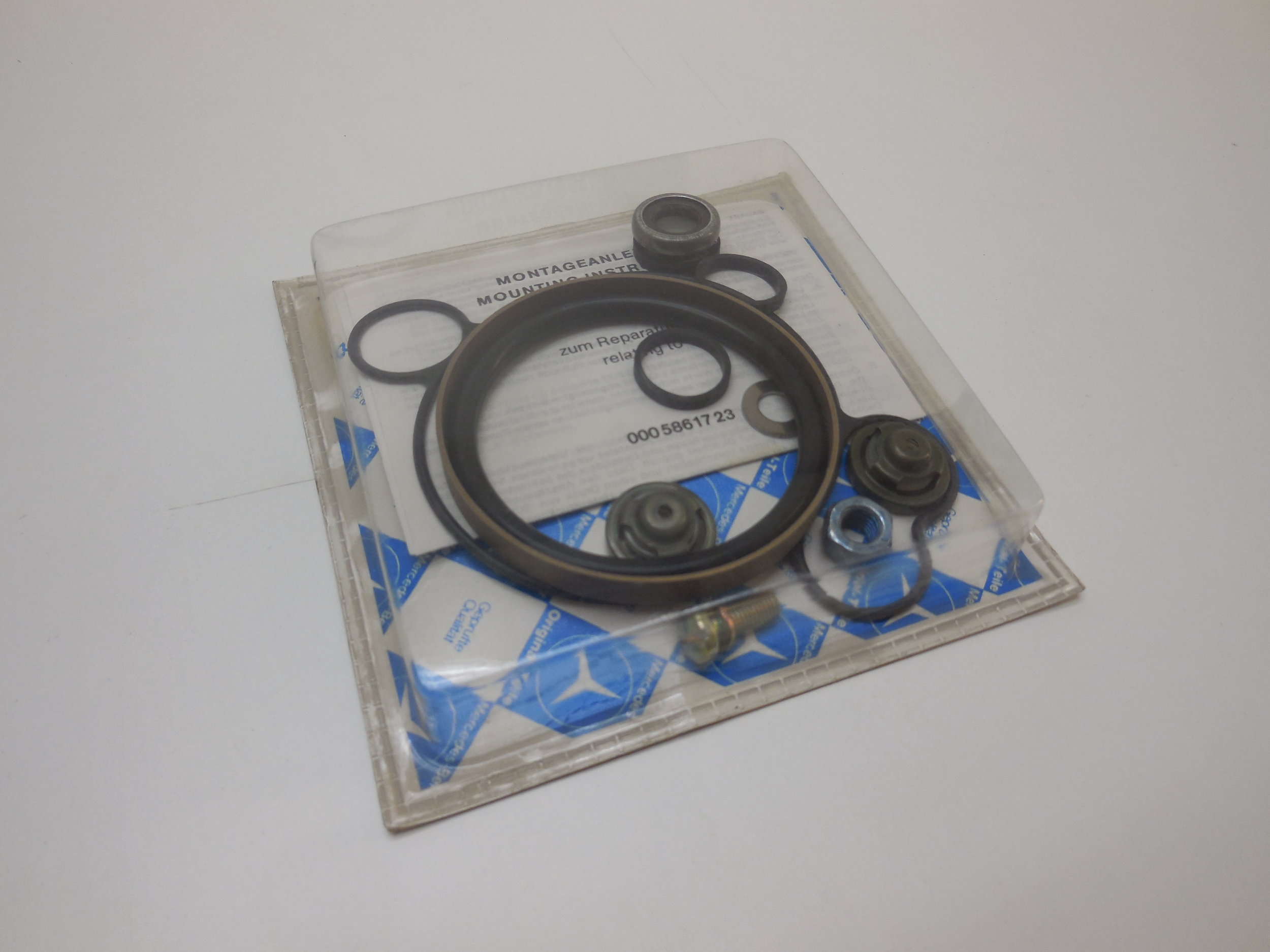 Vacuum pump repair kit Mb nr: 000 586 17 23 Price: 800 Sek