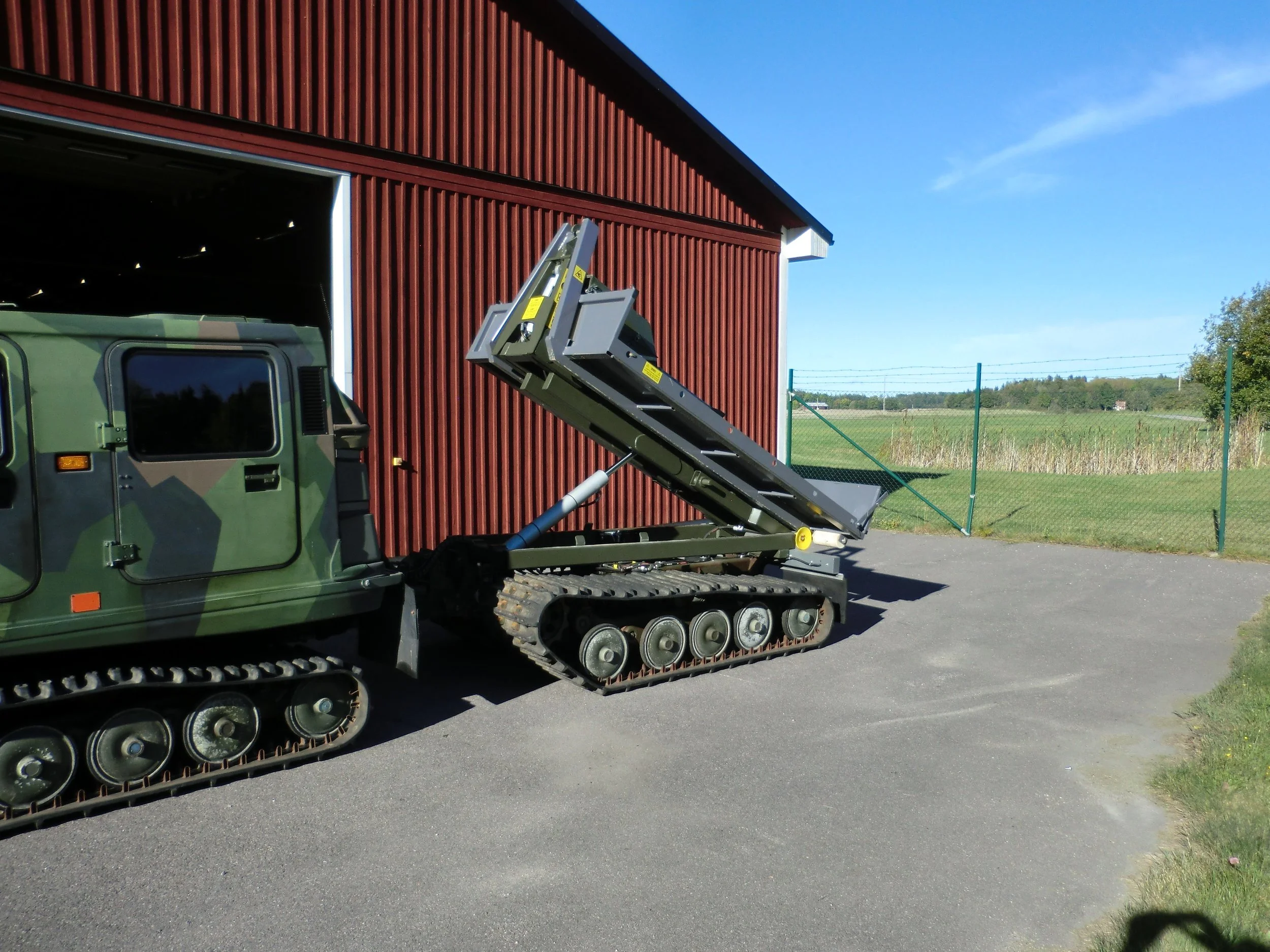 Milmac Bv 206 Hooklift Bed — MILMAC Sweden AB
