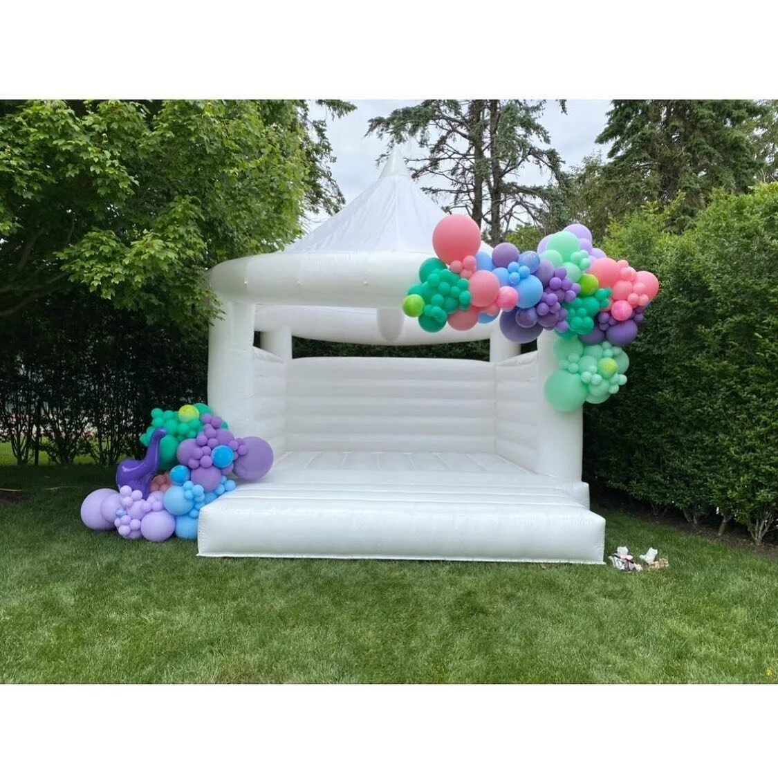 We are super excited to add bounce houses to our Petite Seats inventory this Summer 2021. We offer four different styles in three different colors. Our bounce houses are perfect for all of your celebrations and ideal for children and adults. We service New York. FOLLOW THE JOURNEY AT @petiteseatsbounce #whitebouncehouse #petiteseatsbounce #petiteseats #bouncehouserental #hamptonsbouncehouse #westhampton  #thehamptons #nymom#nymoms#toddlersofnyc