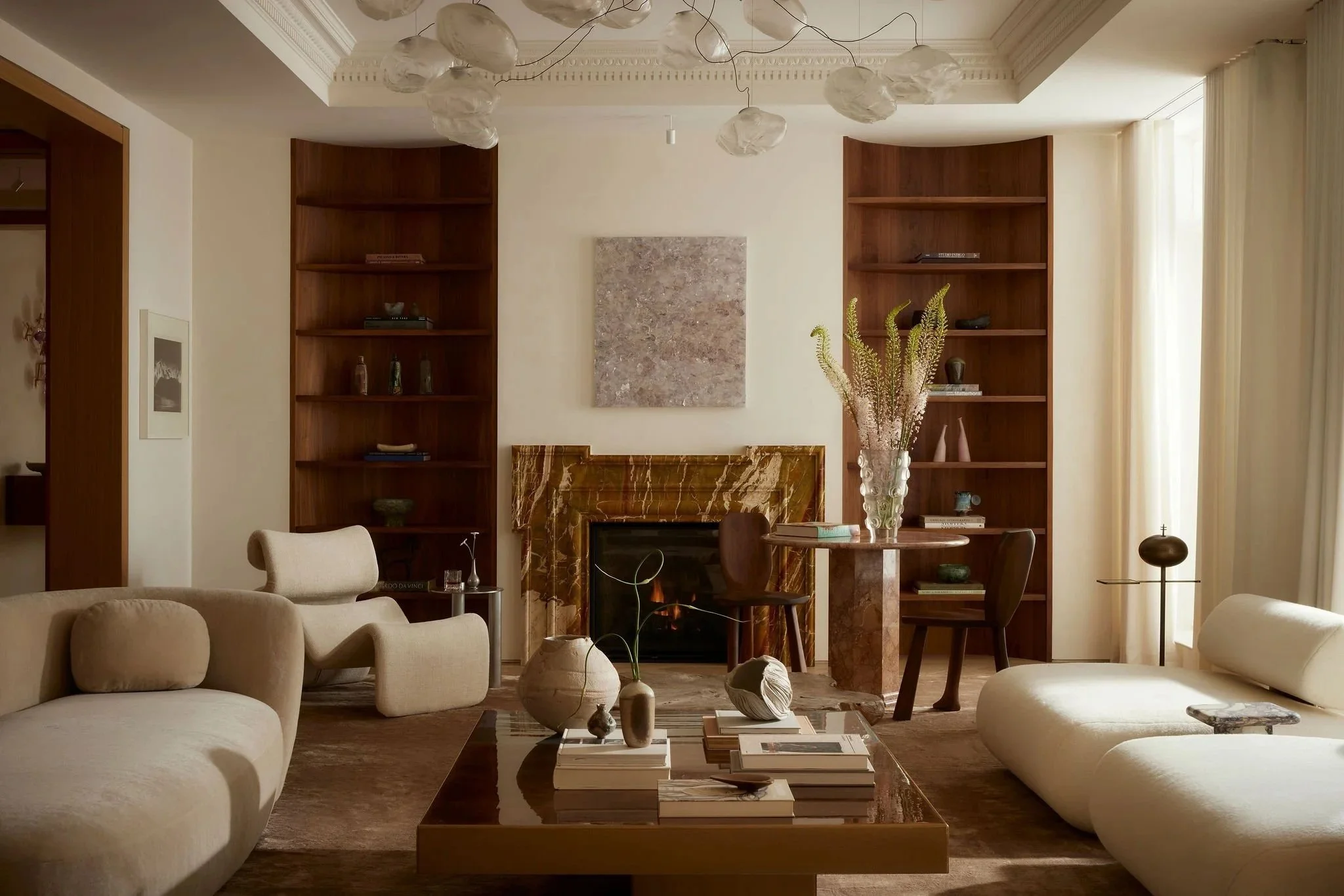 St. Thomas Residence – Yorkville 
Full-scale interior renovation including structural reconfiguration, custom millwork, and integrated lighting design. Design by Clarisa Llaneza