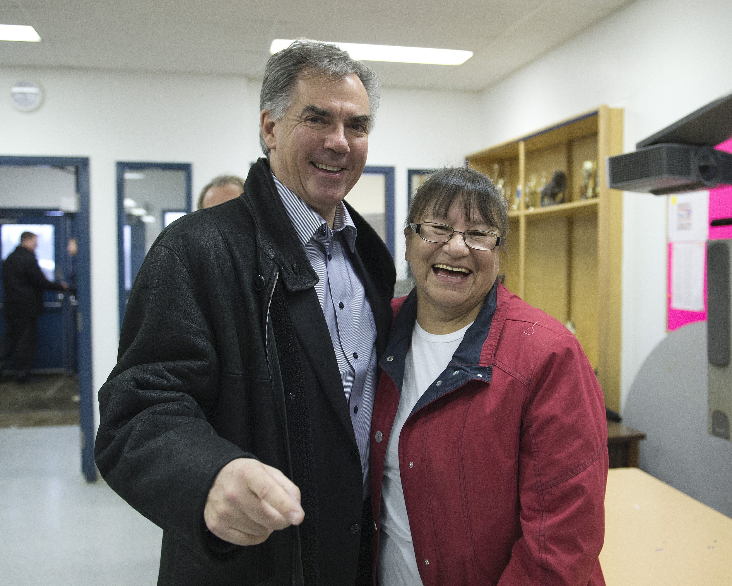 Premier meets with Lubicon Chief 44921a.jpg