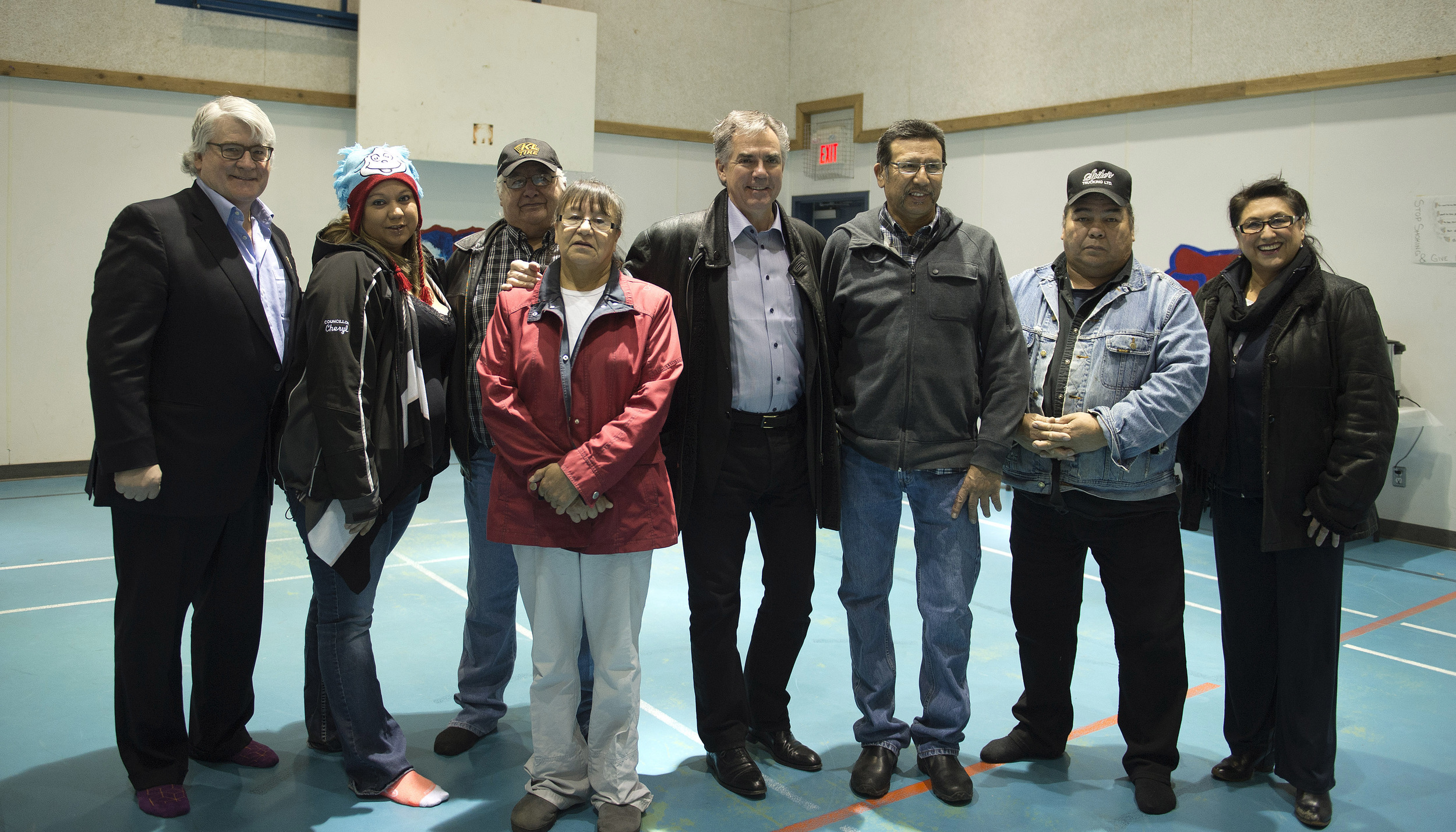 Premier meets with Lubicon Chief 44960a.jpg