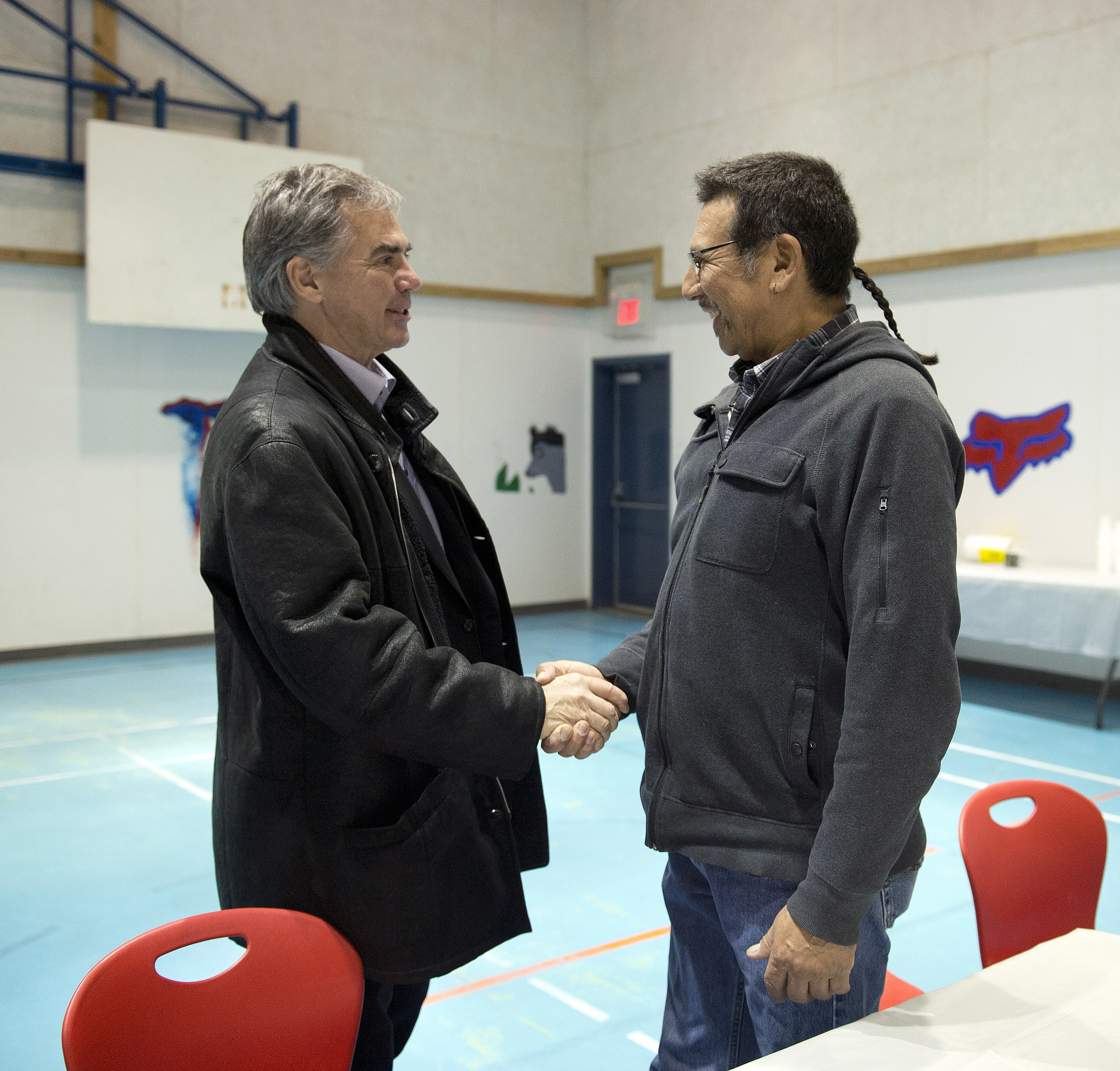 Premier meets with Lubicon Chief 44934a.jpg