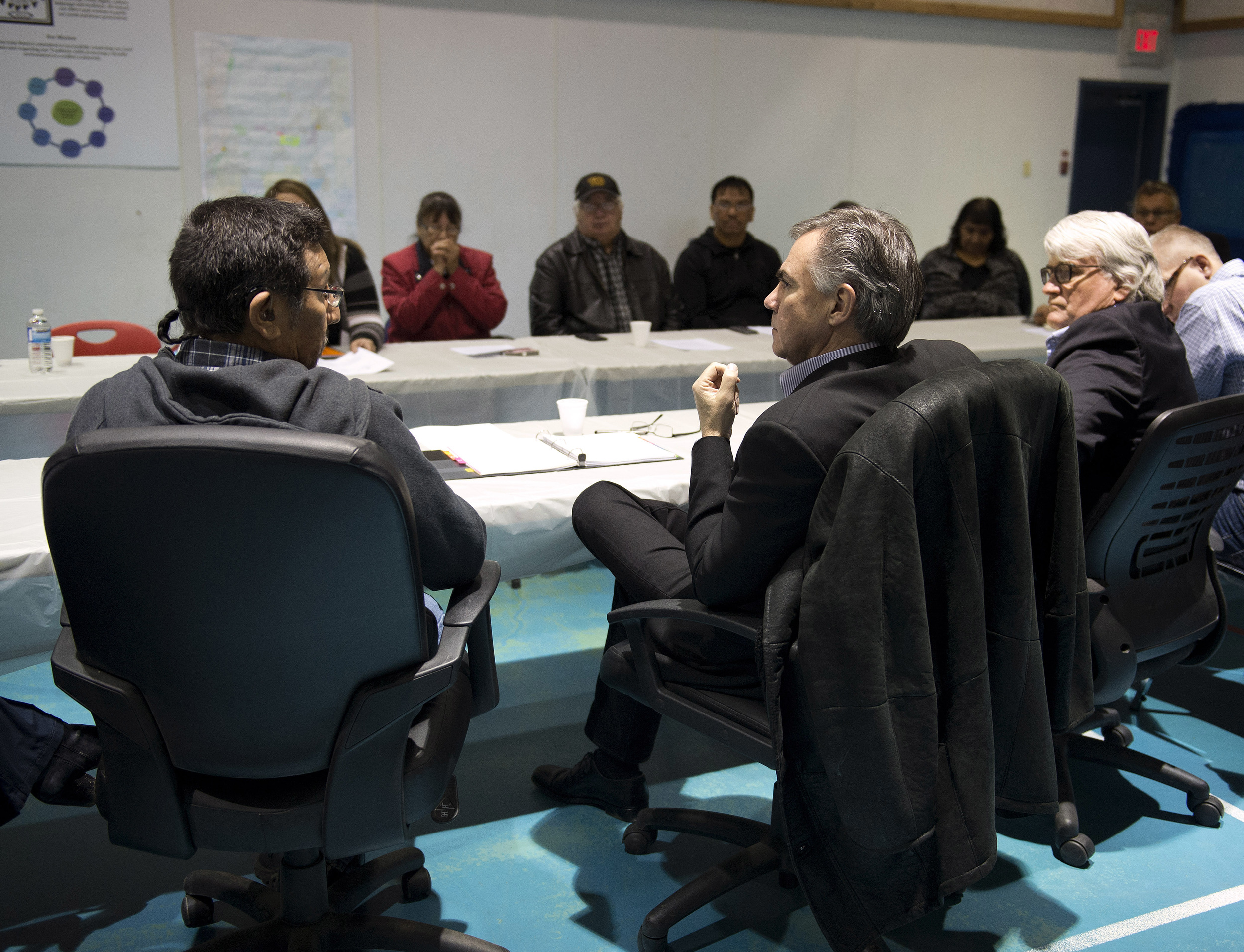 Premier meets with Lubicon Chief 45082a.jpg