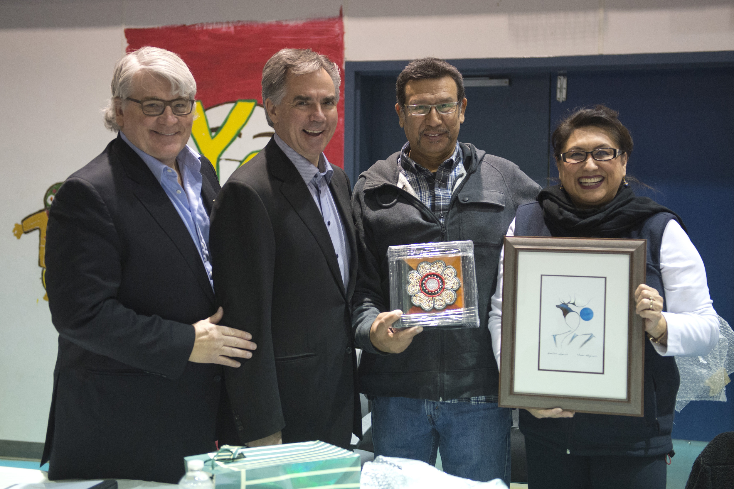 Premier meets with Lubicon Chief 45221a.jpg