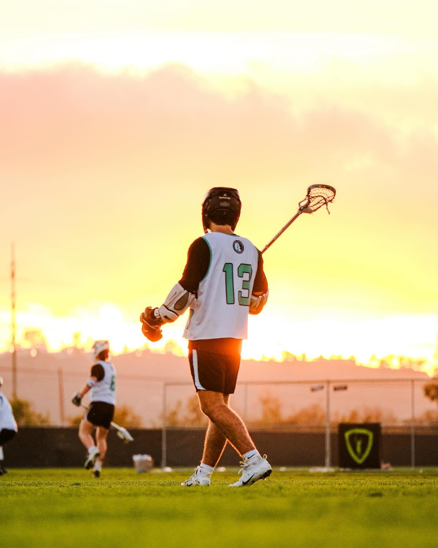 Sunset lacrosse in San Diego. 
That&rsquo;s a wrap on day 1 from the @adrenalinelacrosse Challenge 

The 26&rsquo;s finish the day 2-1 and have the 5th seed to start day 2 

📸: @shotbyquinton