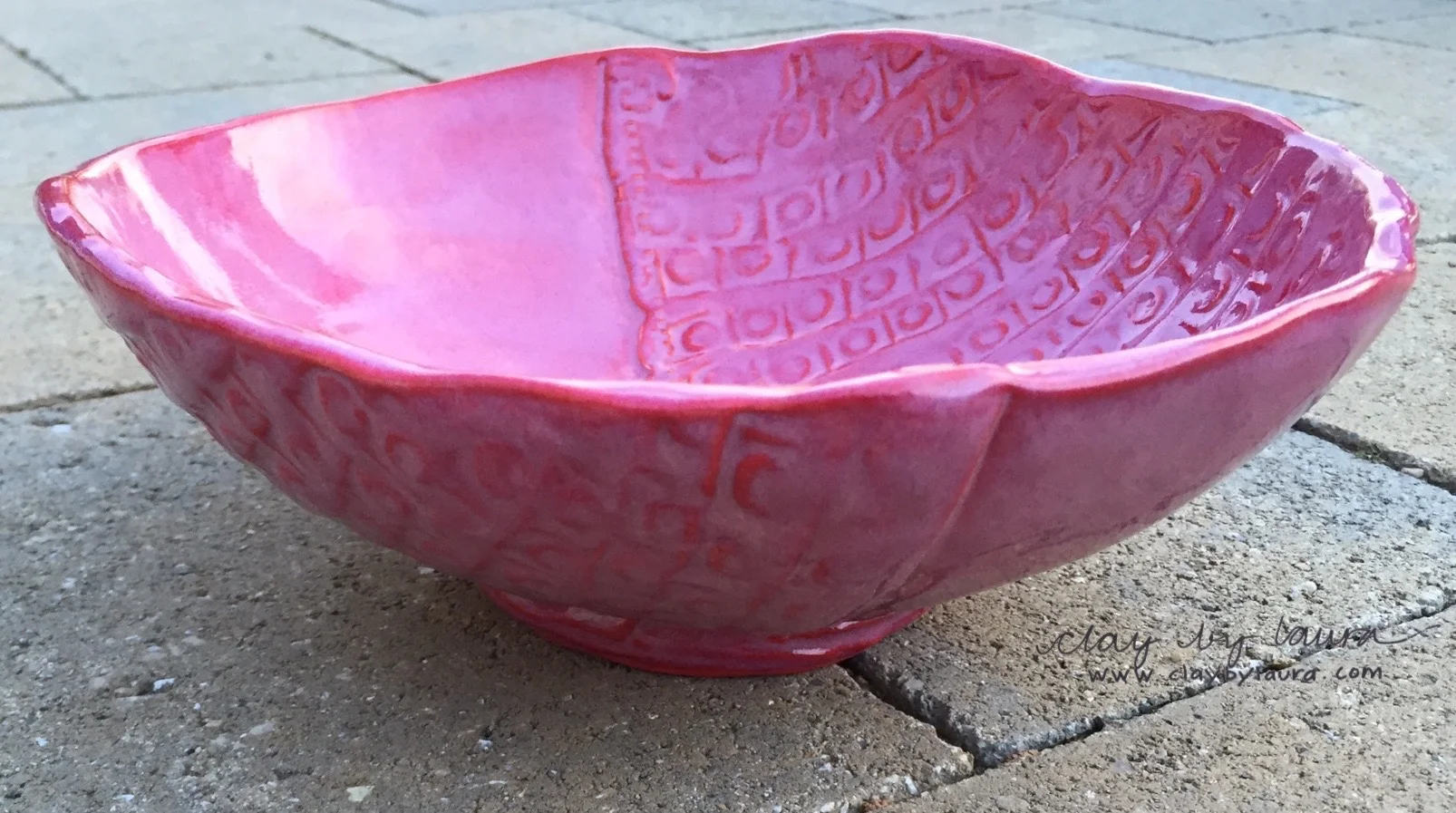 Here's the end result of the split bowl with half the texture on the outside and half on the inside. I think this test gets an A+.