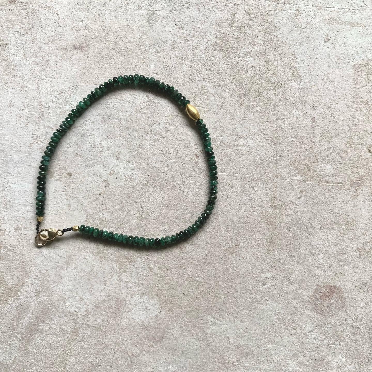 emerald rondelle &amp;  18k bead bracelet from @margaretsolowjewelry 💚