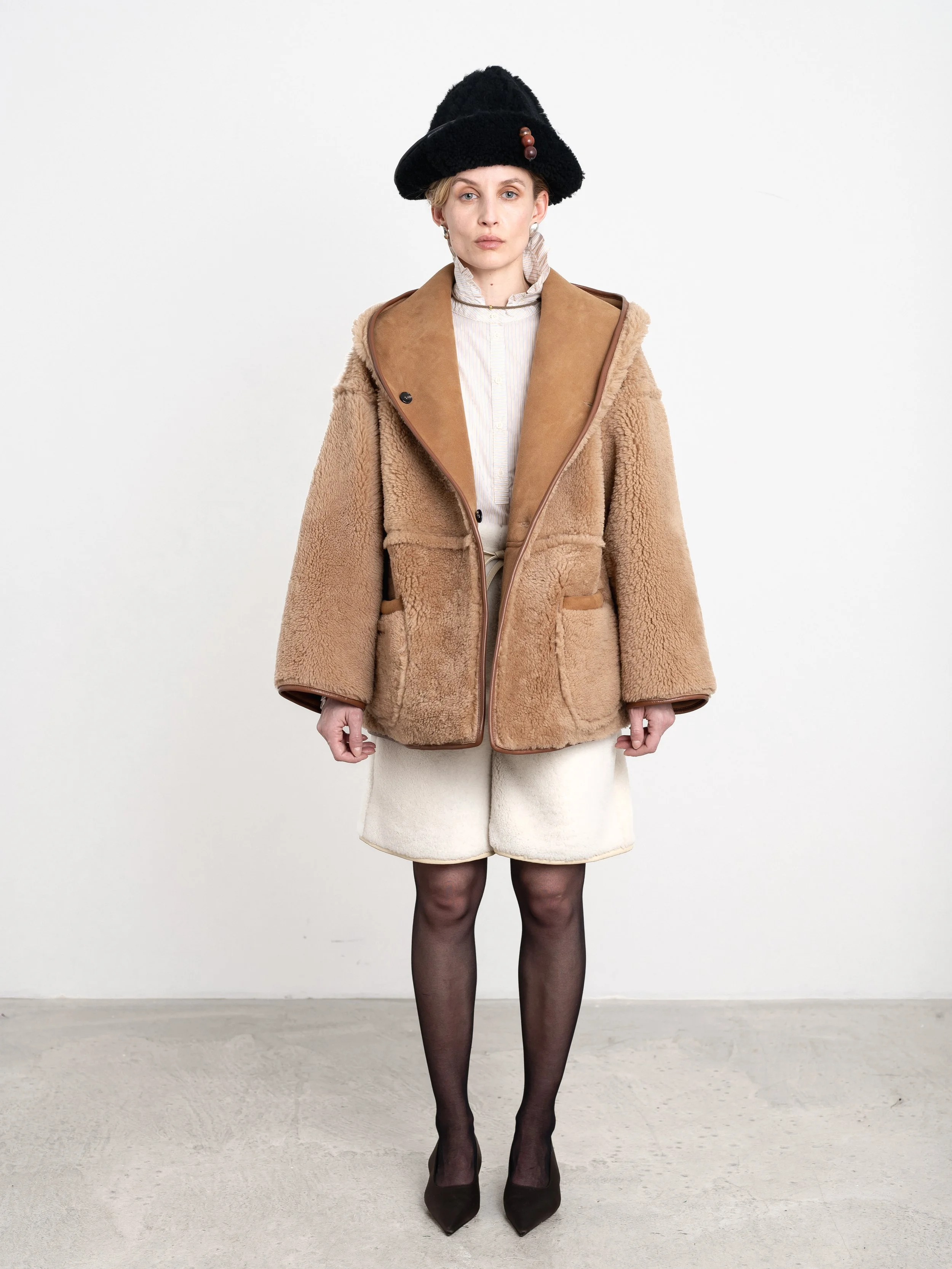 HOLLAND_COAT_TAN_AW25_MAIN_5.jpg