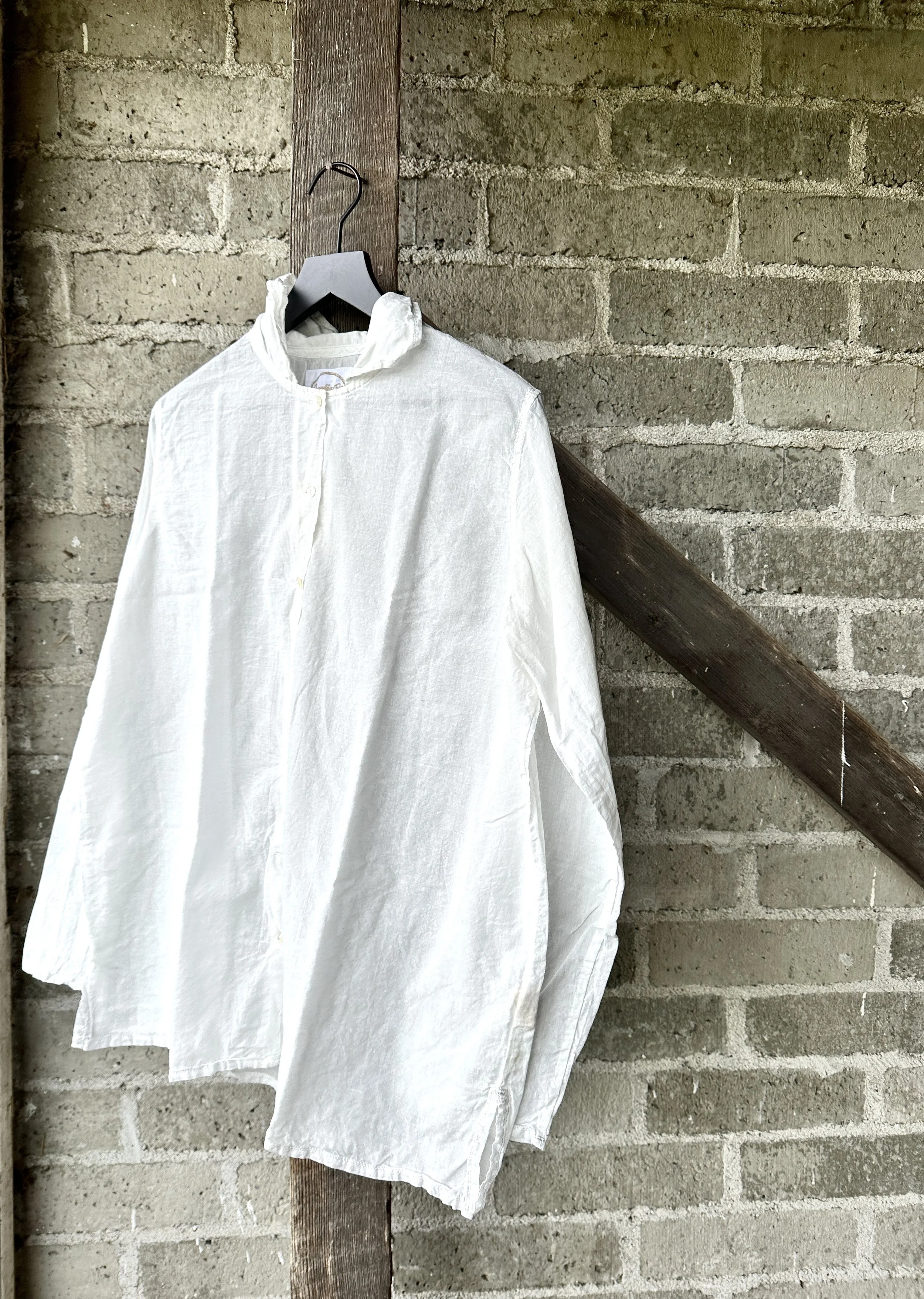 auntie oti button down -white