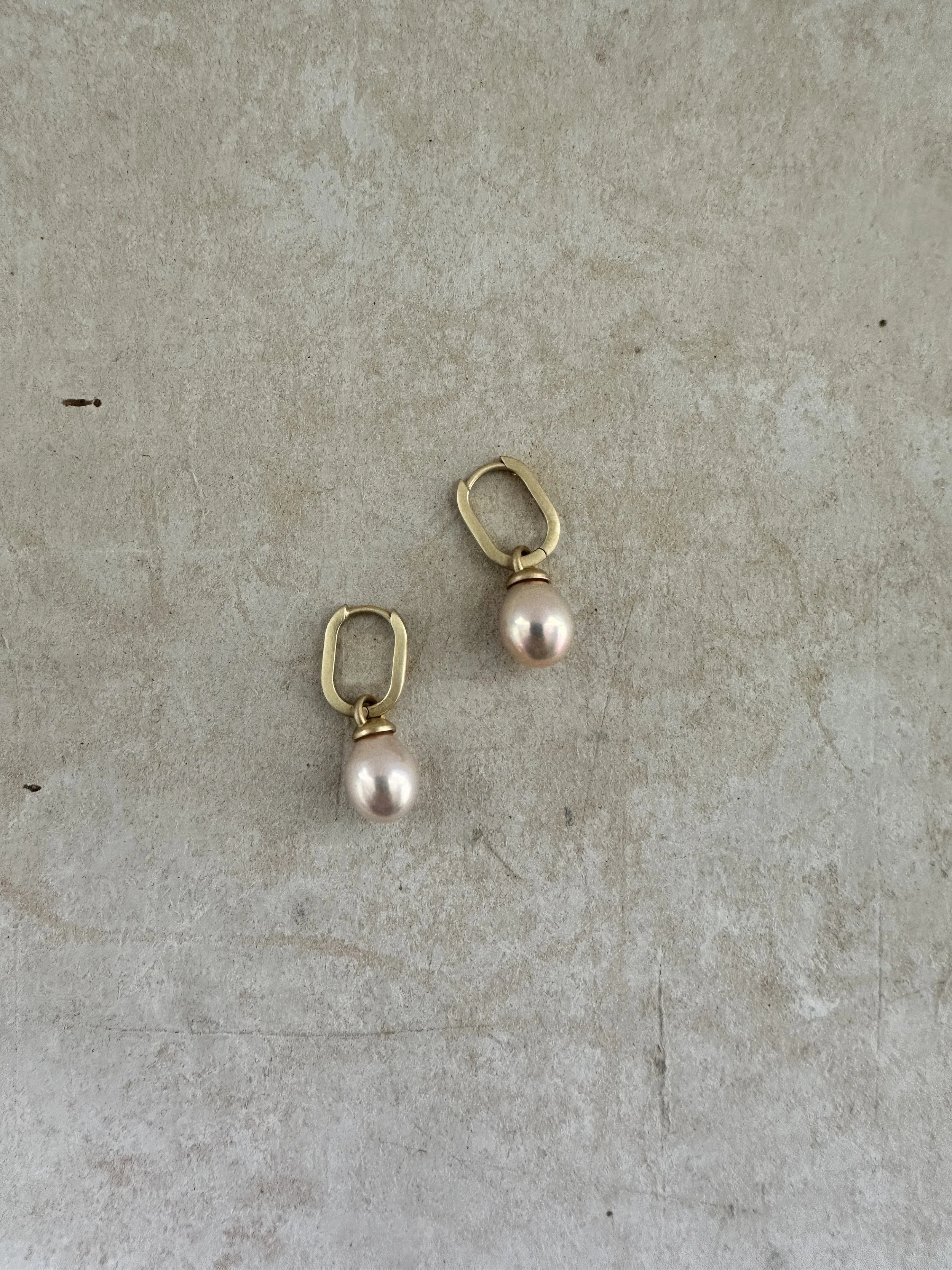 tracy conkle 14k yellow gold  small cushion hoops with pearl charms