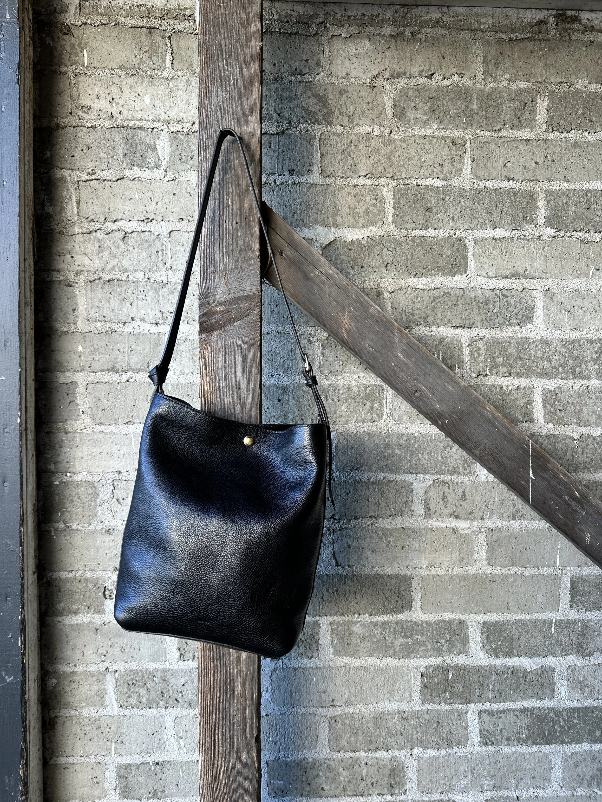 lindquist bucket tote   LEE