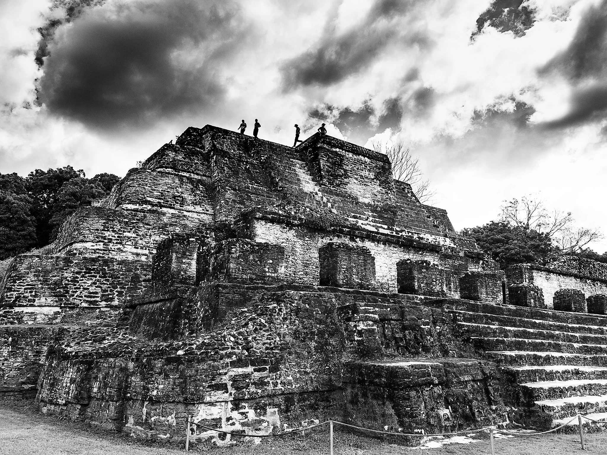 Die Erben von Indiana Jones - Der Tempel des Sonnengottes ALTHUN HA, Belize by Eric Berger