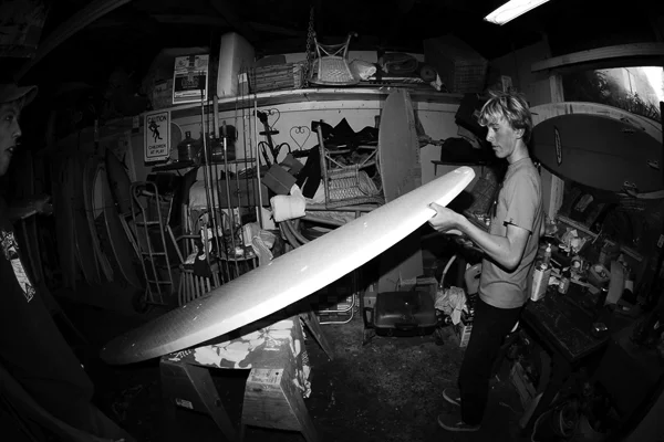 05-12-10_Lucas_and_Ryan_Shaping_Ph_Goulding1.jpg