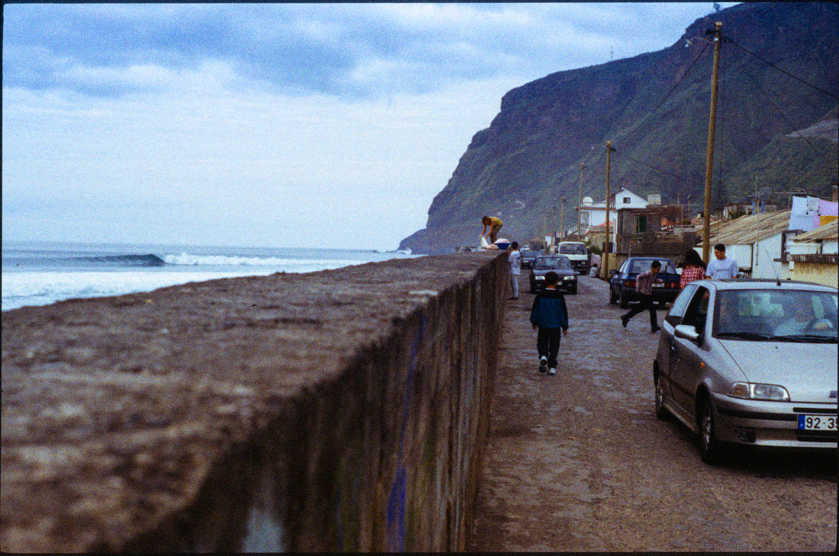  Life in Paul do Mar is generally oblivious to the surf conditions right over the wall. 