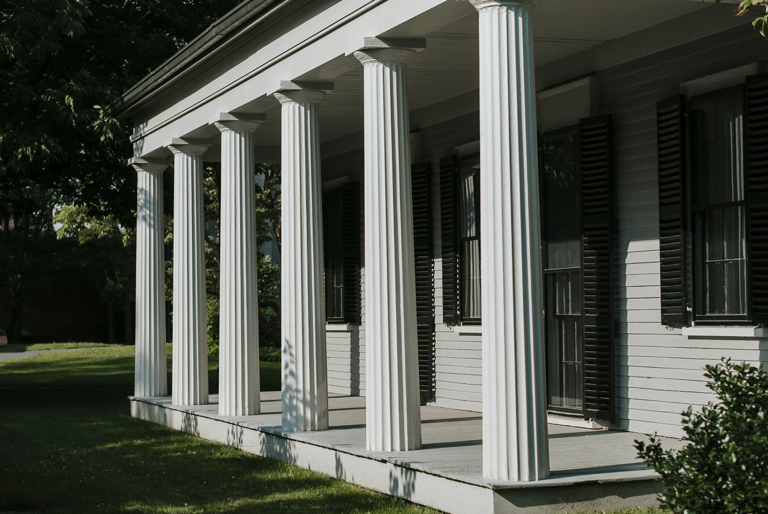 Why Charleston Piazzas Face Sideways, and How to Keep One Standing